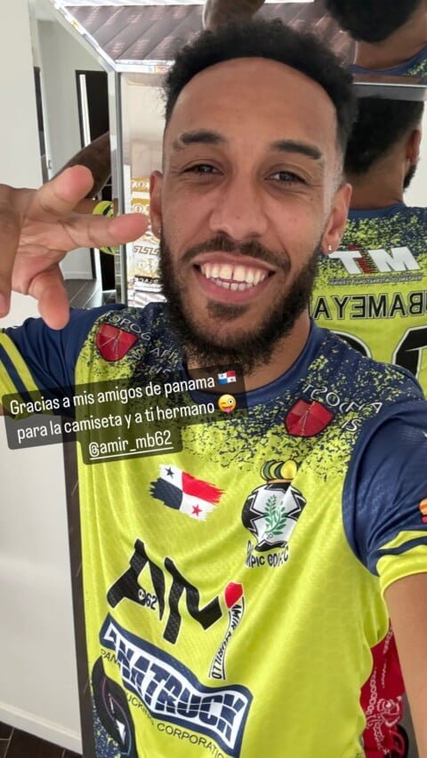 Pierre Emerick Aubameyang regalo de Michael Amir Murillo