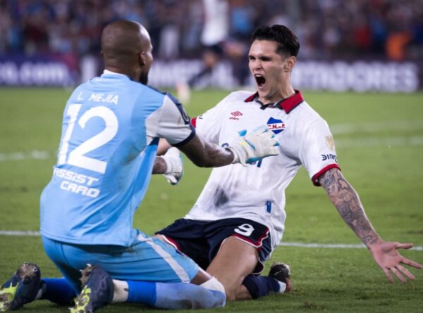 ¡Luis Mejía se clasifica a Copa Libertadores!