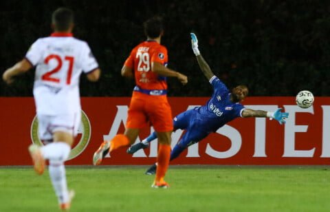 Víctor Ávila jugaría Copa Sudamericana