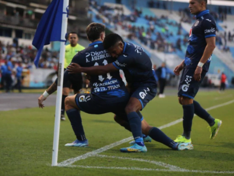 Jorge "Puchulin" Serrano anota su primer gol en Honduras