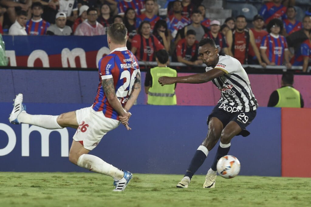 Jiovany Ramos hace un golazo con Alianza Lima