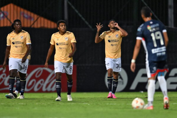 José Fajardo e Ismael Díaz brillan en Copa Sudamericana