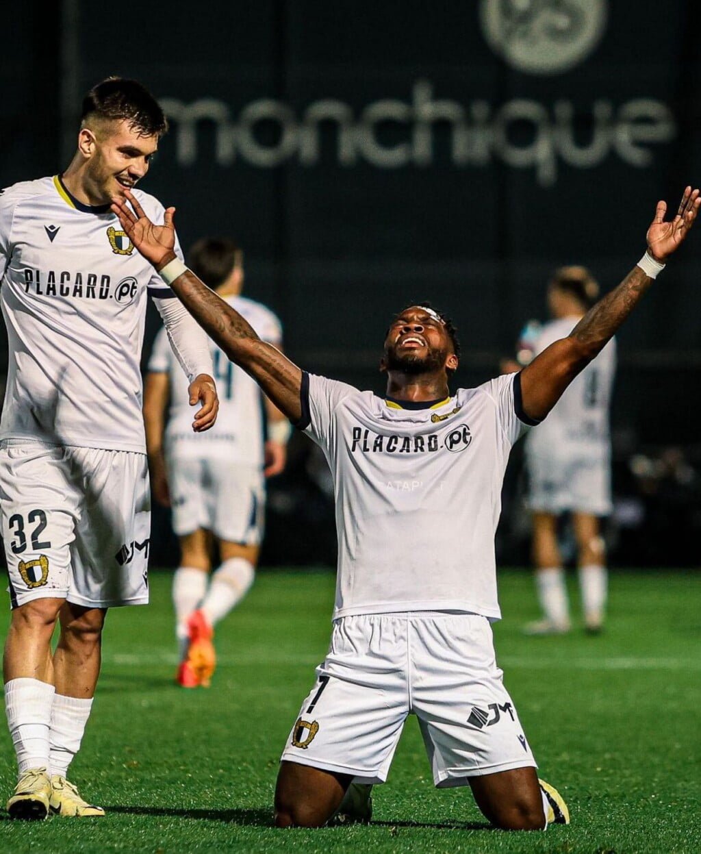 José Luis Rodríguez hace un golazo ante el Benfica