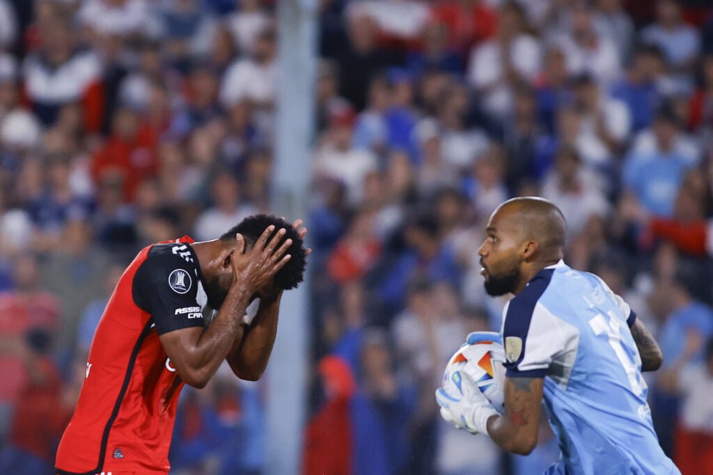 Luis Mejía y Nacional de Uruguay empatan ante River Plate