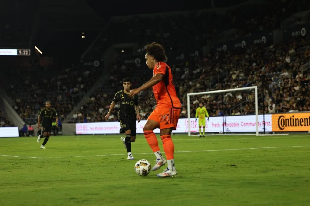 Adalberto Coco Carrasquilla a la cancha