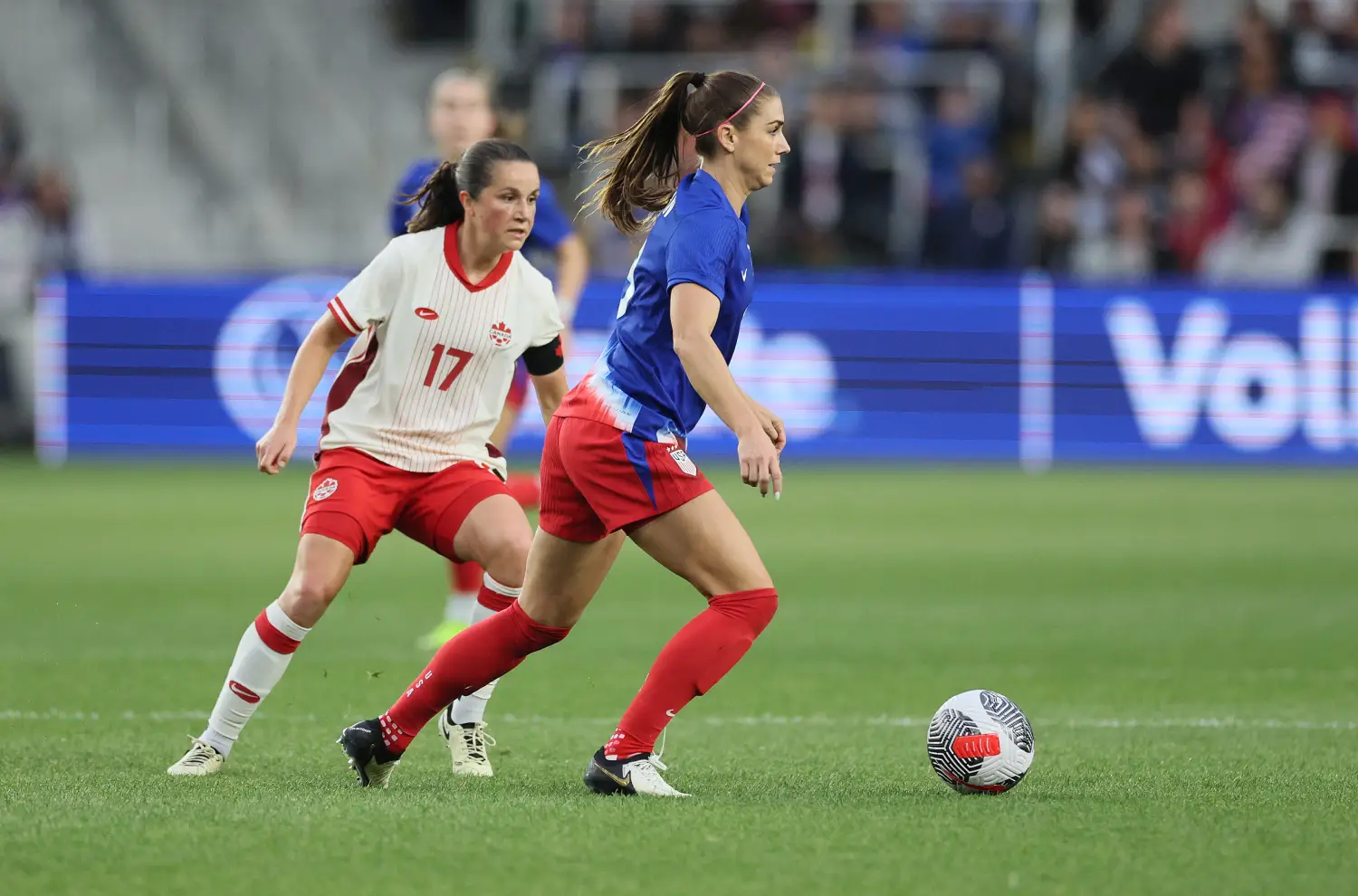 Alex Morgan jugando para USA