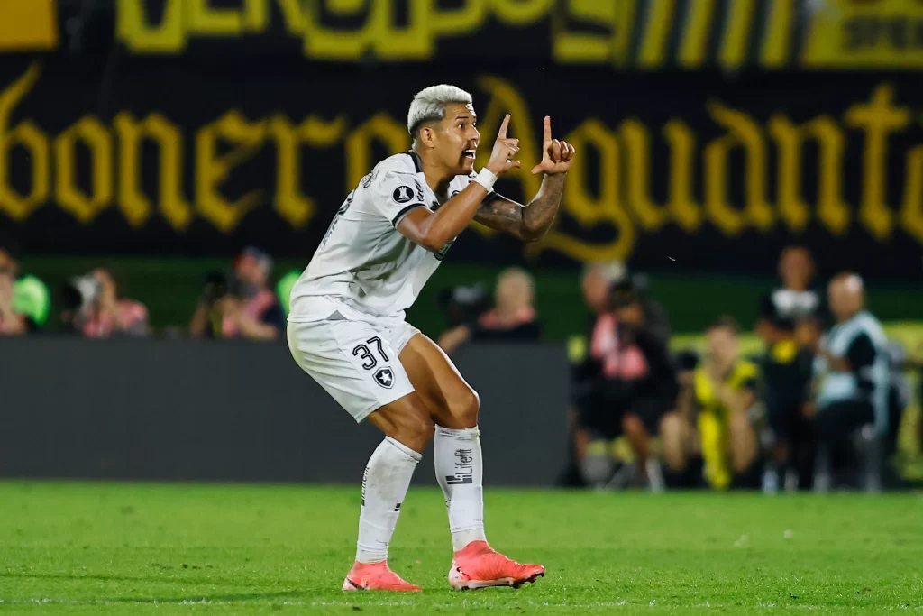 Matheus Martins de Botafogo reacciona durante el partido de vuelta de la semifinal de la Copa CONMEBOL Libertadores 2024 entre Peñarol y Botafogo en el Estadio Centenario