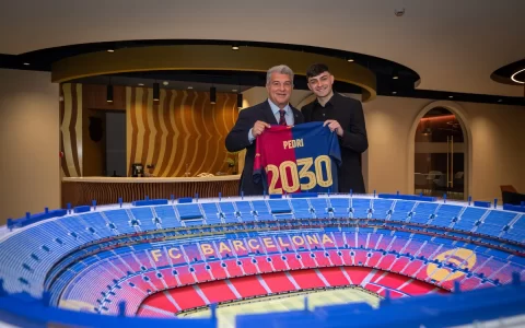 Pedri renuva con el FC Barcelona hasta 2030