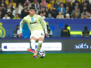 ¡MOSQUERA, EL VERDUGO DE BENZEMA! El panameño vuelve a dejar sin gol al crack frances Orlando "Kuty" Mosquera