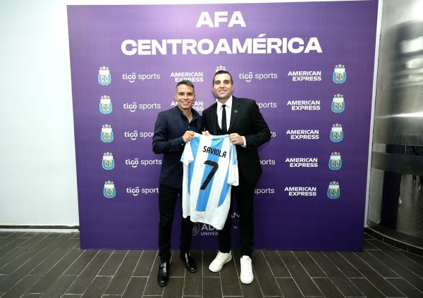 Javier Saviola y Leonardo Petersen