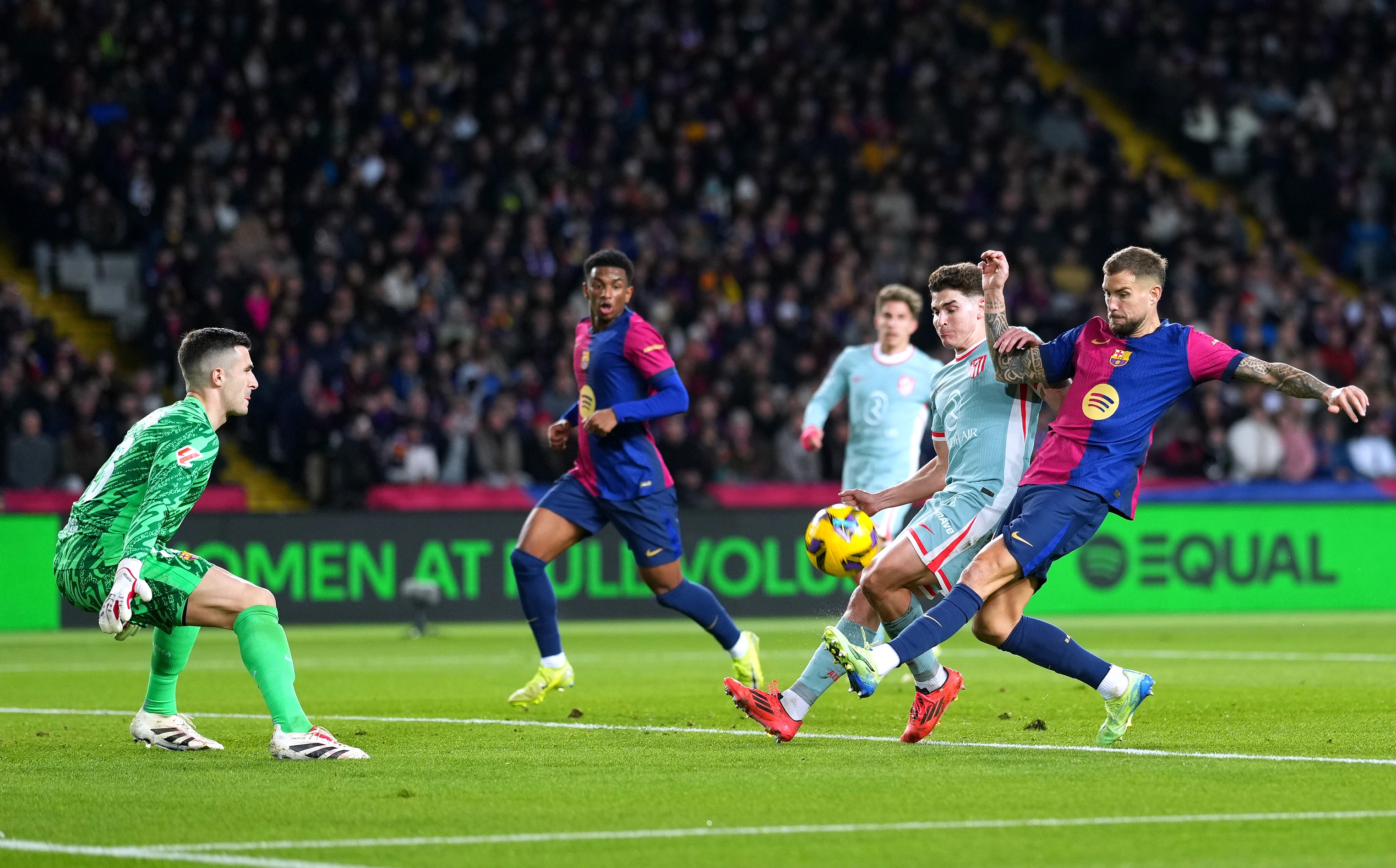 Barceloba vs Atlético de Madrid(Photo by Alex Caparros/Getty Images)