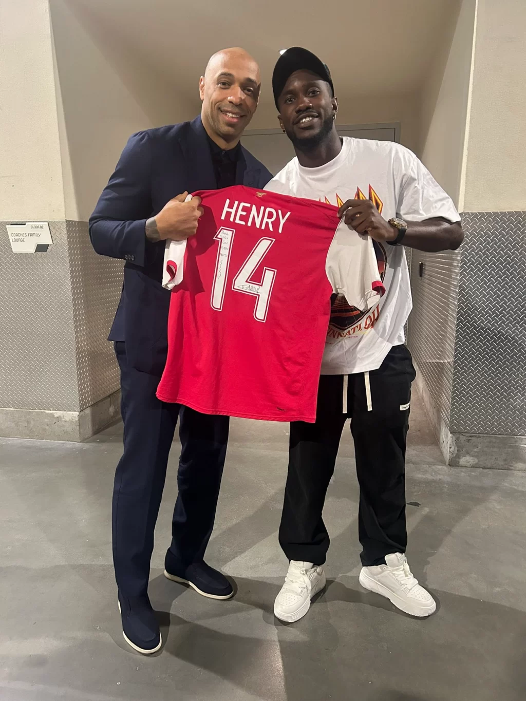 Thierry Henry y Cecilio Waterman