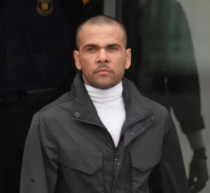 DANI ALVES SE CONVIERTE EN PREDICADOR EN UNA IGLESIA DE GIRONA Dani Alves
