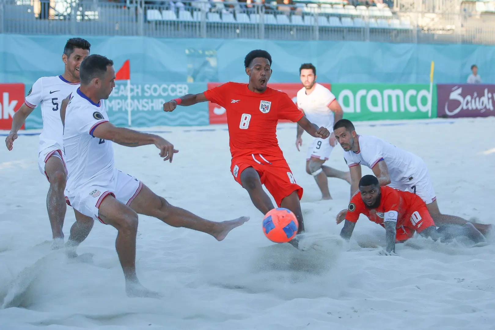 Estados Unidos vence 5 - 1 a Panamá