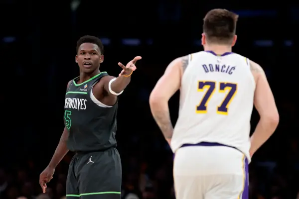 NBA logra una gran cifra de espectadores por los playoffs Anthony Edwards y Luka Doncic (Photo by Ronald Martinez/Getty Images)