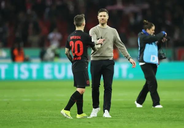 Xabi Alonso elige a su lateral para su nuevo Real Madrid Alejandro Grimaldo y Xabi Alonso(Photo by Lars Baron/Getty Images)