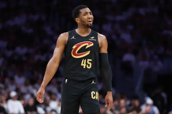 Indiana Pacers golpea primero y vencen a los Cleveland Cavaliers Donovan Mitchell(Photo by Megan Briggs/Getty Images)