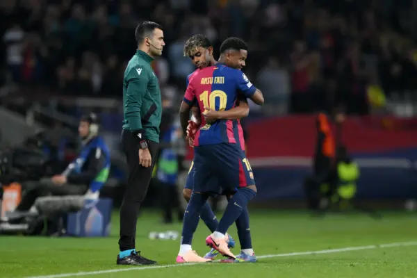 El regalo sorpresa del Barcelona que "molesta" a Lamine Yamal Ansu Fati y Lamine Yamal(Photo by David Ramos/Getty Images)