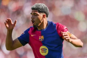 Ronald Araujo (Photo by Judit Cartiel/Getty Images)