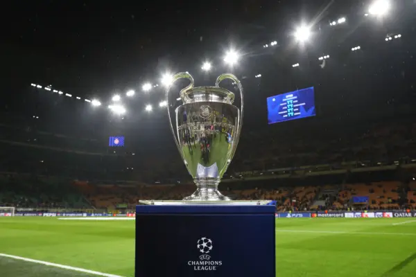 ¿Qué equipos ocupan ahora mismo las Plazas de Champions League? Trofeo de la Champions League(Photo by Marco Luzzani/Getty Images)