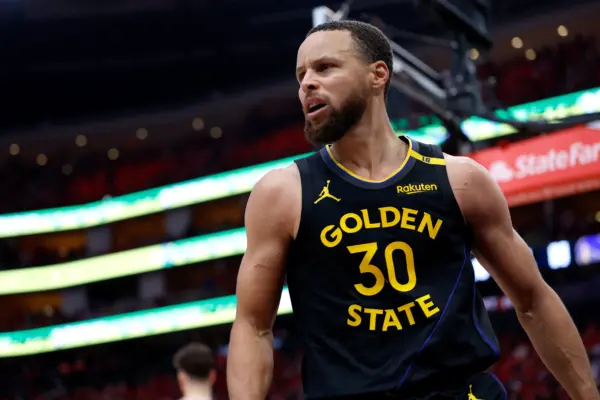 Buddy Hield lidera a los Warriors y avanzan a semifinales Stephen Curry(Photo by Tim Warner/Getty Images)