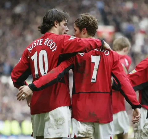 Ruud Van Nistelrooy y Cristiano Ronaldo (Photo by Alex Livesey/Getty Images)