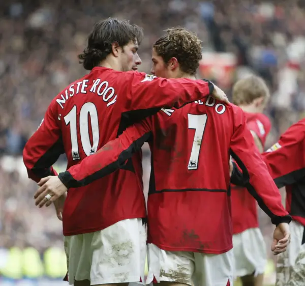La tensa pelea entre Cristiano Ronaldo y Van Nistelrooy Ruud Van Nistelrooy y Cristiano Ronaldo(Photo by Alex Livesey/Getty Images)