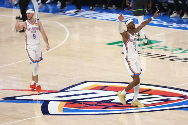 Shai Gilgeous-Alexander lidera al Thunder en una contundente victoria Oklahoma City Thunder(Photo by Matthew Stockman/Getty Images)