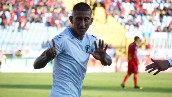 Cinco figuras clave de Guatemala en la Copa Oro 2025 Stheven Robles, mediocampista de Guatemala