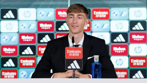 Dean Huijsen agradece a José Mourinho en su presentación Dean Huijsen, nuevo jugador del Real Madrid