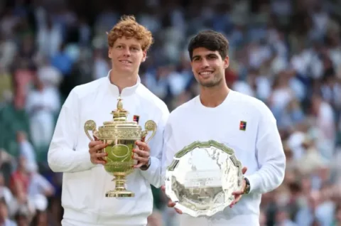 Jannik Sinner y Carlos Alcaraz (Photo by Julian Finney/Getty Images)