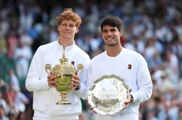 Jannik Sinner y Carlos Alcaraz (Photo by Julian Finney/Getty Images)