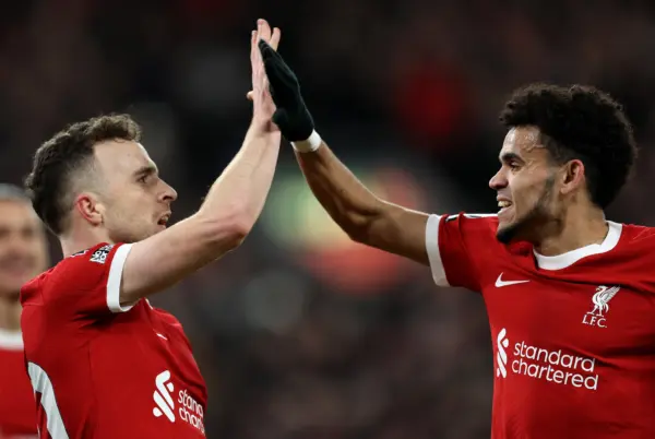 Fanáticos del Liverpool piden la salida de Luis Díaz Diogo Jota y Luis Díaz(Photo by Clive Brunskill/Getty Images)