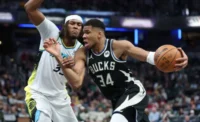 Giannis Antetokounmpo vs Myles Turner (Photo by Andy Lyons/Getty Images)