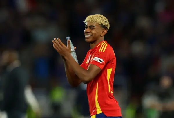 Lamine Yamal (Photo by Alexander Hassenstein/Getty Images)