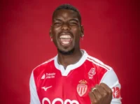 Adalberto Carrasquilla extiende su contrato
