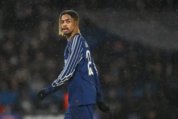 Liverpool apunta a Bradley Barcola: el PSG exige más de 100 millones (Photo by Mike Hewitt/Getty Images)