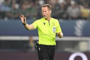 EL SALVADOR SIGUE LLORANDO TRAS DERROTA CON PANAMÁ Drew Fisher