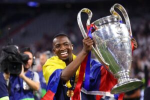 PSG prepara contrato de 5 años para William Pacho William Pacho, psg