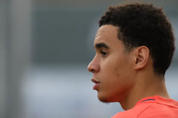 Musiala reaparece en los entrenamientos y su vuelta está más cerca Photo by Alexander Hassenstein/Getty Images