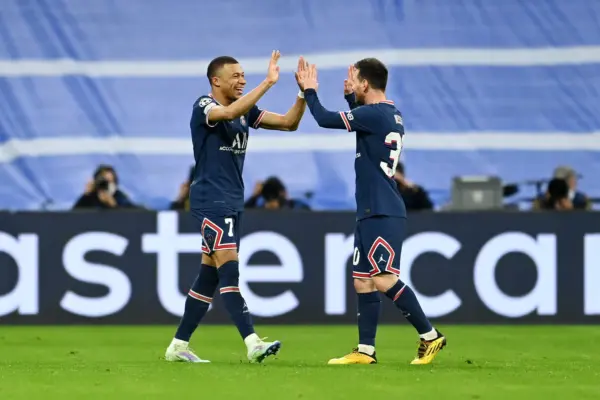 Kylian Mbappé llena de elogios a Lionel Messi Kylian Mbappé y Lionel Messi (Photo by David Ramos/Getty Images)