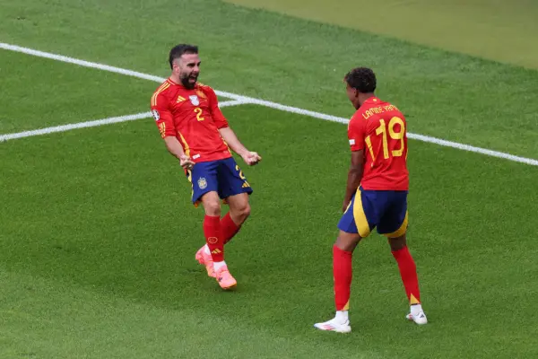 Lamine Yamal será reprendido por Dani Carvajal Dani Carvajal y Lamine Yamal (Photo by Alex Livesey/Getty Images)