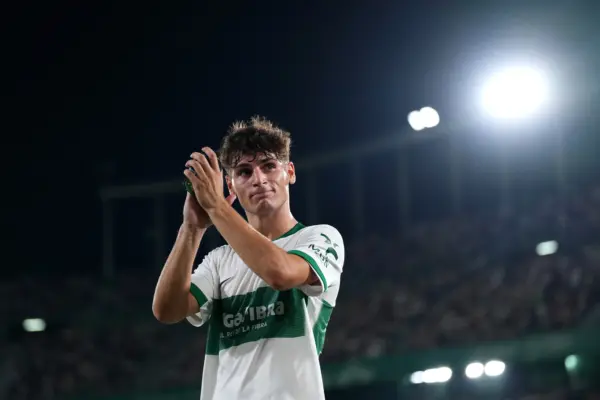 Arsenal y Real Madrid se pelean por una joya del Elche Rodrigo Mendoza, jugador del Elche (Photo by Aitor Alcalde/Getty Images)