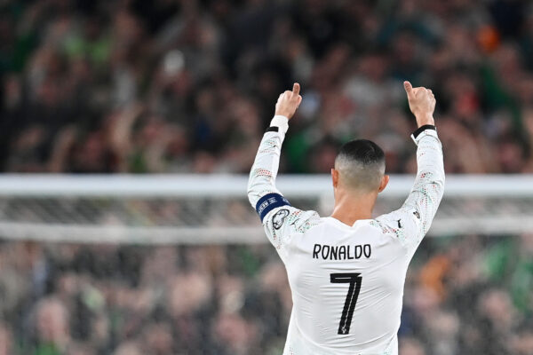 Cristiano Ronaldo es repentinamente perdonado por la FIFA Cristiano Ronaldo (Photo by Charles McQuillan/Getty Images)