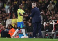 Vinicius Jr y Carlo Ancelotti (Photo by Ryan Pierse/Getty Images)