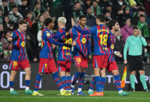 El Barcelona sufre, pero avanza Barcelona