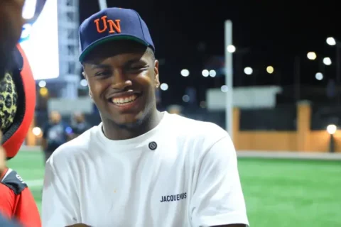 Jaylinn Hawkins en el COS Sports Plaza