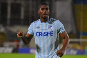 Universidad Católica remonta con dos panameños como figuras Azarías Londoño, jugador panameño