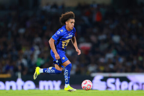 Adalberto Carrasquilla y Pumas se llevan el duelo de Panameños Adalberto Carrasquilla, jugador de PUMAS (Photo by Manuel Velasquez/Getty Images)
